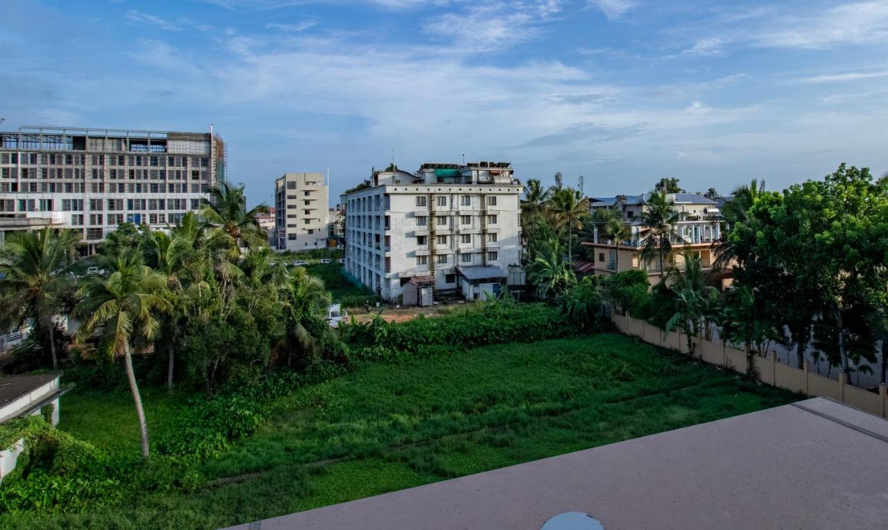 Treebo Amigos Residency Cochin Airport Hotel Kochi Exterior foto