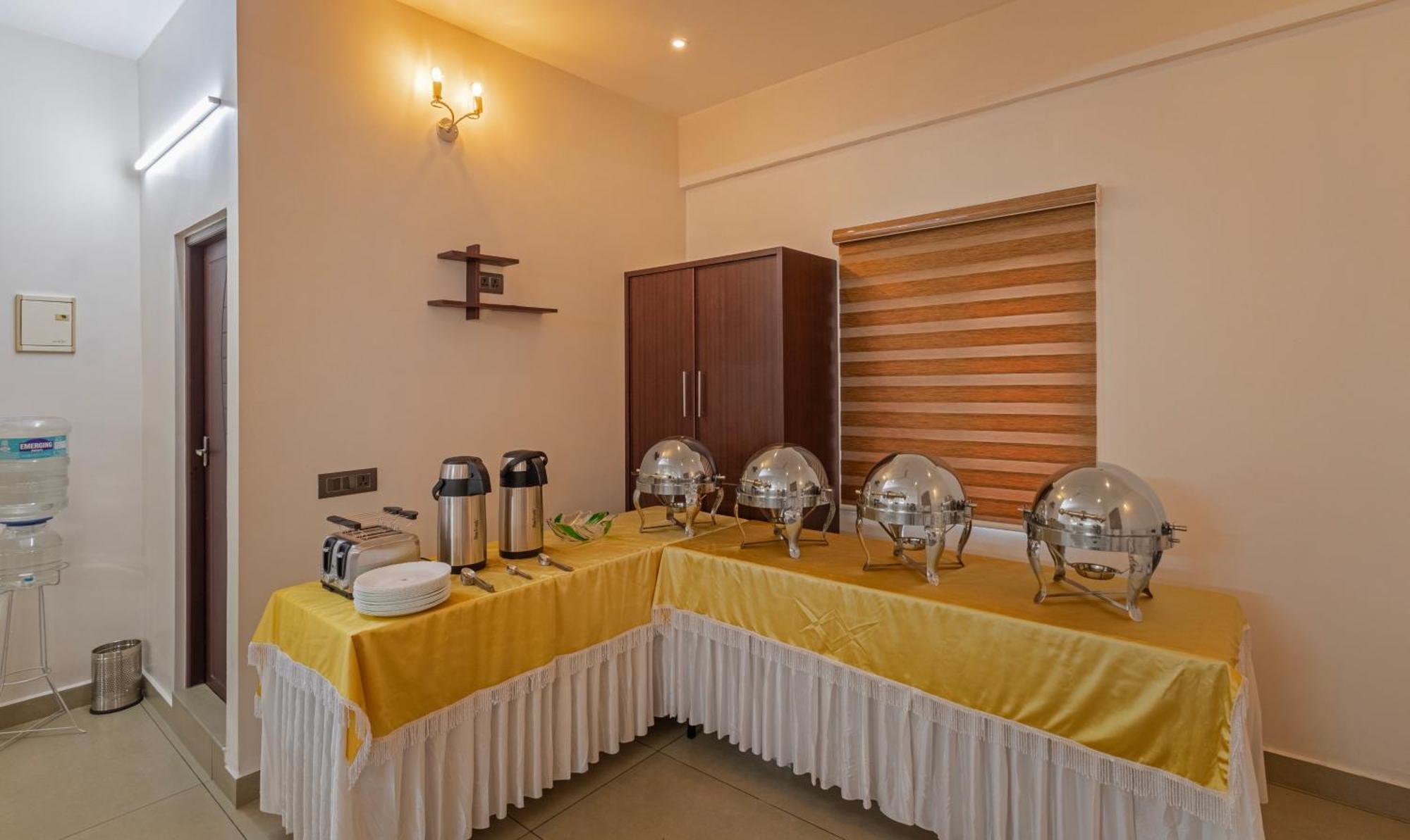 Treebo Amigos Residency Cochin Airport Hotel Kochi Exterior foto