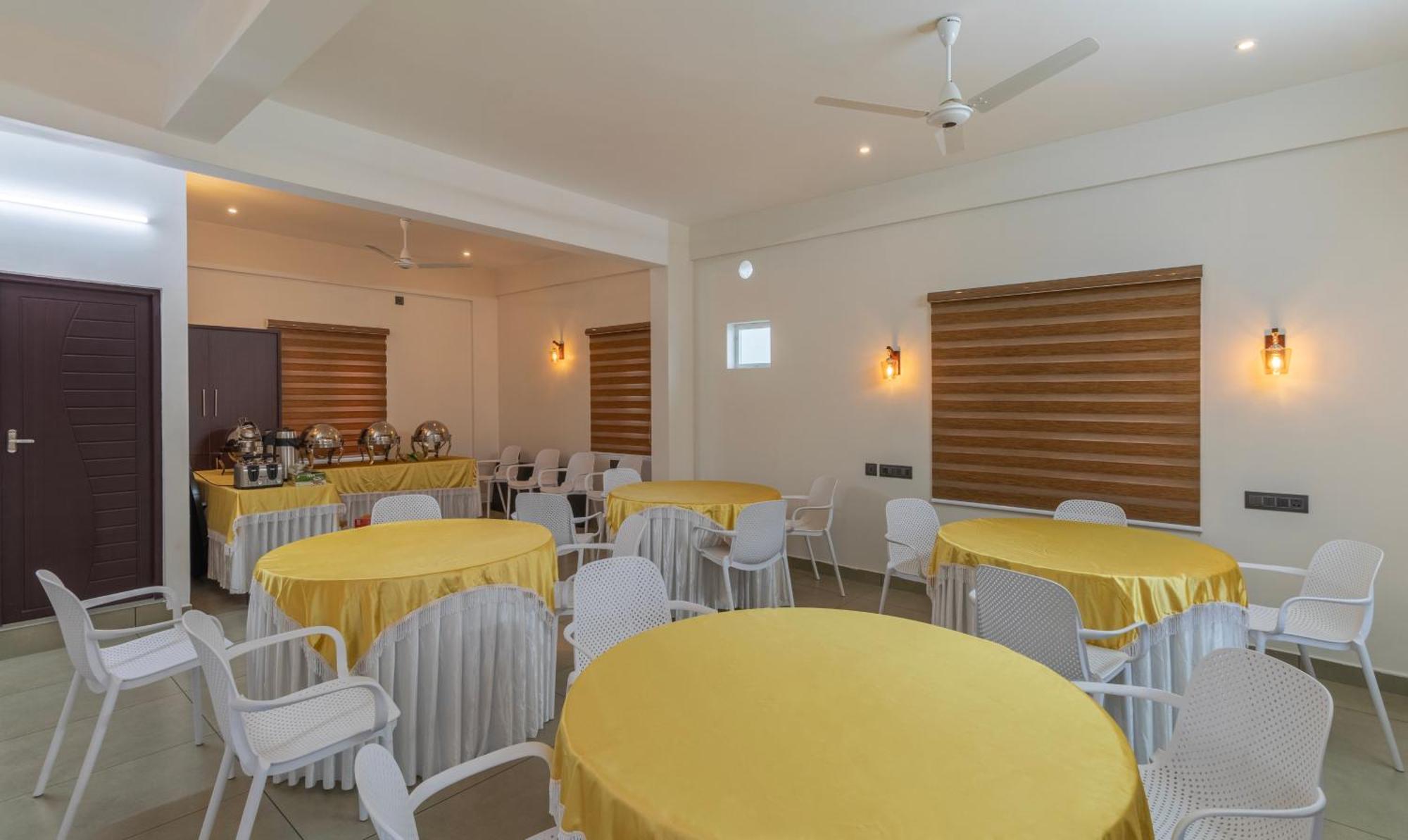 Treebo Amigos Residency Cochin Airport Hotel Kochi Exterior foto